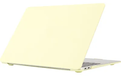 Produktbild von Mobigear Cream Matte Schutzhülle für MacBook Air 13 Zoll (2018-2020), Hartschalenhülle, MacBook Case - Gelb - Modell A1932 / A2179 / A2337