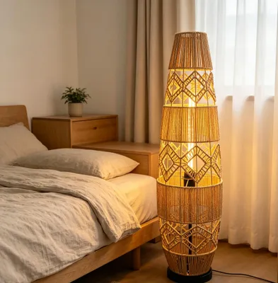 Immagine prodotto di Lampada da terra in rattan Vrygle, altezza 93,5 cm, con paralume, interruttore a pedale e 3 temperature di colore