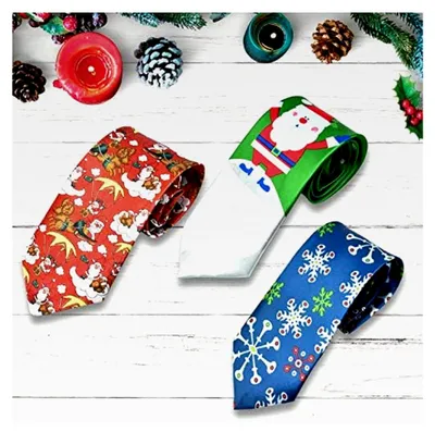 Produktbild von 3 Stück Weihnachtskrawatten für Herren mit Schneeflocken- und Weihnachtsmann-Motiv