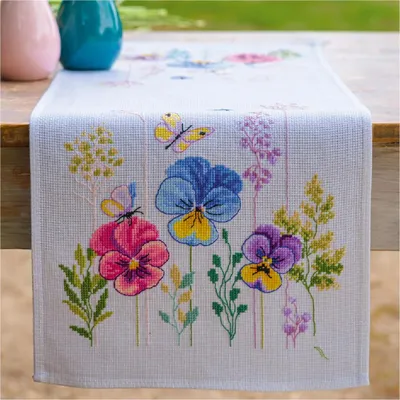 Zdjęcie produktu dla Zestaw do haftu krzyżykowego Vervaco "Violetas", obrus, 32x84 cm