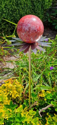 Produktbild von Blütenzauber Milano Rosenkugel 10 cm Edelstahl rot gesprenkelt Gartenstecker Deko mit Stab 80 cm