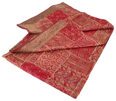 Produktbild von Orientalische Patchwork Brokatdecke, Indische Tagesdecke - Rot, Viskose, 220*270*0,5 cm, Patchwork Steppdecke aus Indien