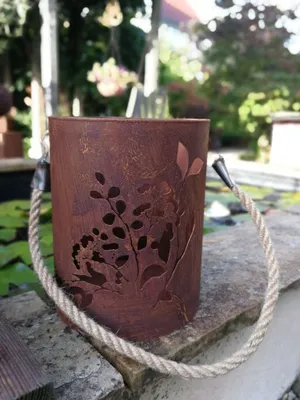 Productafbeelding van Edelrost windlicht, veldbloemen, Brinja. Edelrost windlicht, veldbloemen, Brinja - groot