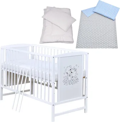 Produktbild von Baby-Delux Babybett Gitterbett Mia weiß 120x60 Bettset 4-Tlg. Matratze verschiedene Designs Sterne Blau Grau