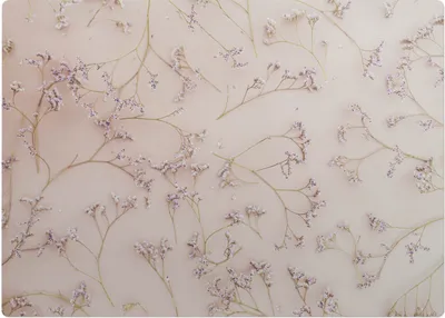 Produktbild von Zarte Blumen auf einem Hintergrund – Bodenschutzmatte – Stuhlunterlage 140x100 cm – Rutschfest – Hartbodenmatte