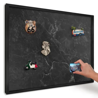 Produktbild von Magnettafel 70x50 cm mit schwarzem Rahmen - Magnetische Metalltafel, Magnetpinnwand zur Wandmontage für Wohnzimmer, Küche, Flur, Kinderzimmer und Büro - Schwarzer Marmor