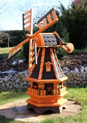Image de Beau moulin à vent avec lucarnes et éclairage solaire noir
Type 17.1