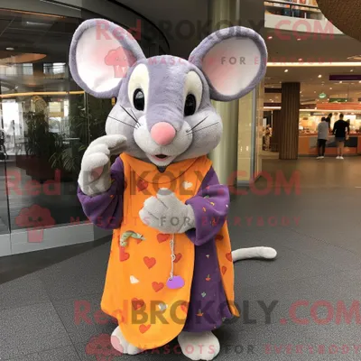 Produktbild von Maskottchen-Charakter REDBROKOLY einer Maus bekleidet mit Strickjacke und Wickeltuch