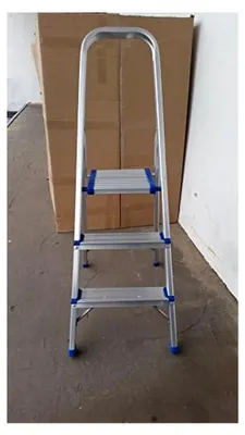 Produktbild von Haushaltsleiter aus Aluminium mit 3 Stufen