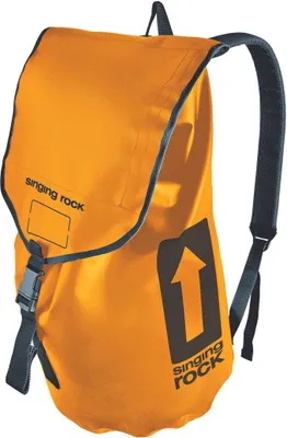 Materialtasche Gear Bag von singing rock in leuchtendem Orange mit schwarzem Logo und verstellbaren Trägern.