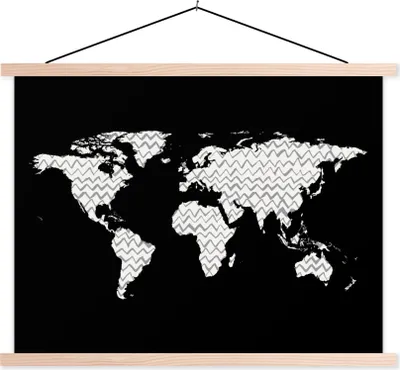 Produktbild von MuchoWow® Textilposter Weltkarte - Muster - Schwarz 150x113 cm mit holzfarbenen Rahmen - Poster