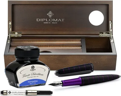 Produktbild von Füllhalter Set Diplomat Elox Ring schwarz-lila mit Schreibtinte und Stiftetui aus Wengeholz