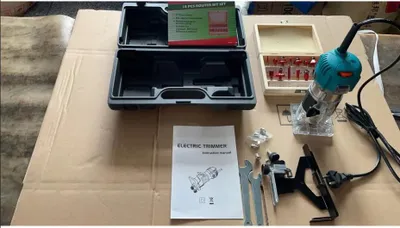 Produktbild von Elektrischer Router, 800W Leistung, 31000 U/min Motordrehzahl, 12 Fräserbits, EU