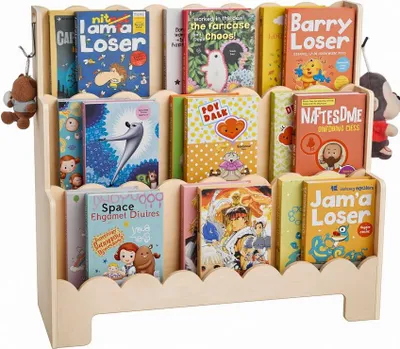 Obrázok produktu pre Montessori regál na knihy pre deti - 3-poschodový detský regál s vrúbkovaným okrajom - regál na knihy s dvojitými háčikmi vpredu - regál na knihy pre deti v predškolskom veku a v materskej škole regál na knihy do detskej izby