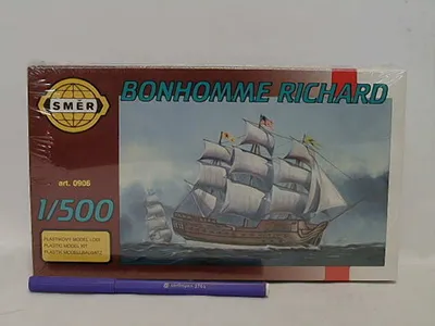 Imagen del producto de Modelo Bonhomme Richard, 12,3 x 15 cm, en caja de 25 x 14,5 x 4,5 cm