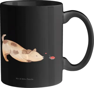 Produktbild von Mr. & Mrs. Panda Tasse mit Spruch Hund Marienkäfer - Schwarz - Geschenk, Mischlingshund, Sprüche, Pott, Kaffeetasse, Neugierig, Motiv, Mischlinghund, Hunde, Kaffeebecher