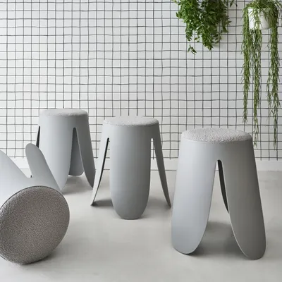 Produktbild von sweeek - 4er Set stapelbare Hocker, strukturierter Bouclébezug - Hellgrau