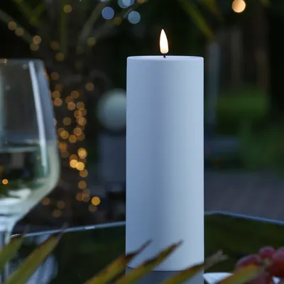 Produktbild von LED Stumpenkerze MIA - Kunststoff - realistische 3D Flamme - H: 20cm - D: 7,5cm - für Außen - weiß