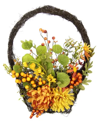 Herbstkranz aus Rattan, 42x33x9 cm, mit Chrysanthemen und Beeren