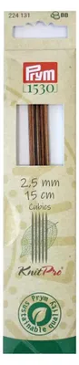 Produktbild von Natürliche, hölzerne Stricknadeln CUBICS mit doppelten Spitzen – Set aus quadratischen Rundstricknadeln (DPN), 15 cm Länge, 2,5 mm Stärke