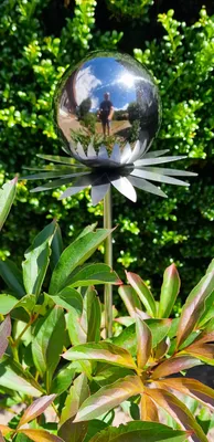 Produktbild von Blütenzauber Milano Rosenkugel 10 cm Edelstahl schwarz  poliert  Gartenstecker Deko mit Stab 80 cm