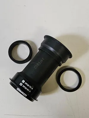 Produktbild von SRAM Innenlager DUB PressFit 30 Road aluminium, 83mm, 00.6418.028.002, schwarz