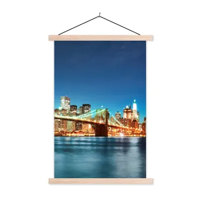 Produktbild von MuchoWow® Textilposter New York - Brücke - Architektur - Brooklyn - Licht 60x90 cm mit holzfarbenen Rahmen - Textil