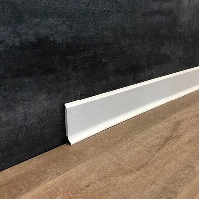 Produktbild von Sockelleiste Kunststoff 12.8 x 60 x 2500 mm Weißgrau PVC Hartschaum Durchgefärbte Weichlippe by PROVISTON 2.5 Meter | 1 Stück
