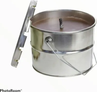 Image de Bougie d'extérieur Rustik Lys dans une boîte en métal – Cognac – 18 x 14 cm – 50 heures d'autonomie – Paraffine recyclée – Bougie de jardin