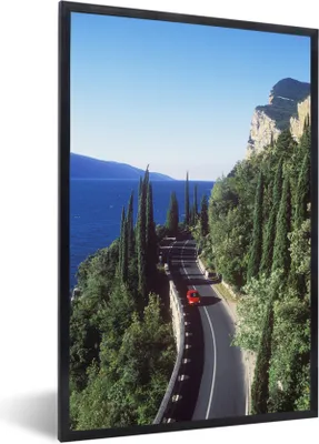 Produktbild von MuchoWow® Gerahmtes Poster Gardasee - Straße - Auto 20x30 cm - Poster mit Schwarzem Bilderrahmen Wandposter Rahmen Foto Bilder - Drucken - Bilder Poster im Rahmen