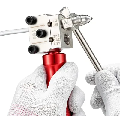 Produktbild von Bremsleitungs-Bördelwerkzeug-Set, 45°-Einzel- und Doppelbördelwerkzeug für 4,75 mm und 6,35 mm Kupferrohre – mit 2 Bördelmatrizen, Entgratwerkzeug und Werkzeugkasten für die Reparatur von Bremshydraulikleitungen im Kfz-Bereich