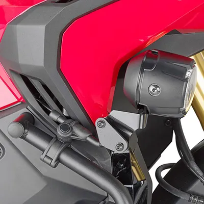 Obrázek produktu pro Givi Honda X-adv 750 2021 Držák přídavného světlometu Červená Červená Jedna velikost