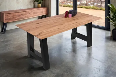 Produktbild von Esstisch 160 x 85 cm Lotte, Eichenholz massiv & geölt, Esszimmertisch mit Schweizer Kante/gerade Ecken, A-Gestell aus Metall Schwarz, pflegeleichter Holztisch