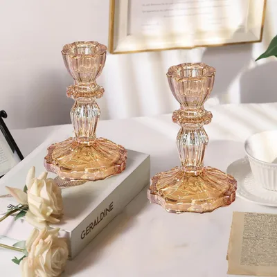 Zdjęcie produktu dla Elegancki szklany świecznik na uroczyste okazje