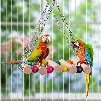 Produktbild von Zimtky 18tlg. Vogelspielzeug Set für Sittiche, Liebesvögel, Finken & Kleintiere – Aufhängbar mit Glocken, Sitzstange, Leiter, Kauspielzeug & Hängematte – Holz, Rattan, Luffa, Schilf