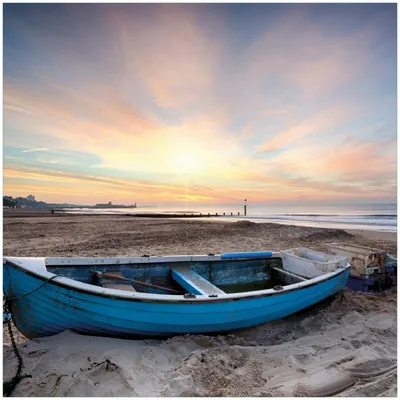 Produktbild von Wallario Memoboard Magnettafel aus Glas, Größe 50 x 50 cm, Motiv Fischerboot am Strand bei Sonnenuntergang