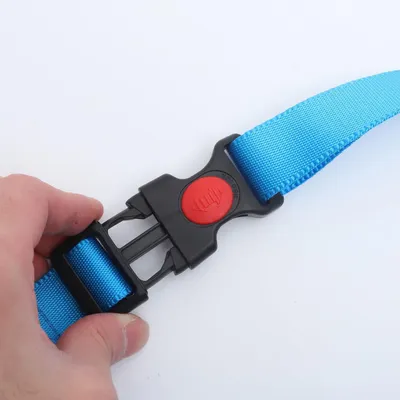 Image de Ceinture de natation en polyester résistante à l'usure, avec sangle de maintien et de sécurité, ainsi qu'une corde de natation, de couleur bleue. Elle est conçue comme un accessoire d'aide à la natation pour adultes, idéal pour la piscine, ainsi que pour les activités de fitness et d'entraînement aquatique