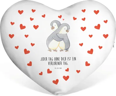 Produktbild von Mr. & Mrs. Panda Dekokissen Pinguine Kuscheln - Weiß - Geschenk, Kuschelkissen, Sofakissen, Herzkissen, Freund, dekoartikel, für Freundin, Kissen Herz, Frauen, Partner