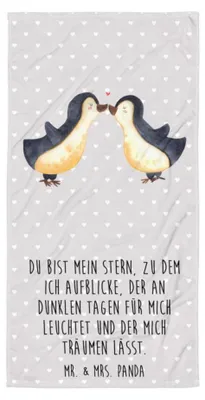 Produktbild von Mr. & Mrs. Panda Strandtuch Pinguin Liebe - Grau Pastell - Geschenk, Geschenkidee, Reisehandtuch, Freundin, Frottee-Handtuch, Baumwollhandtuch, Verliebt, Hochzeit