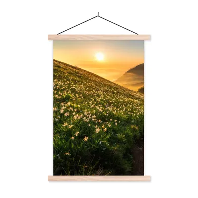 Produktbild von MuchoWow® Textilposter Blumen - Sonne - Berge 40x60 cm mit holzfarbenen Rahmen - Poster