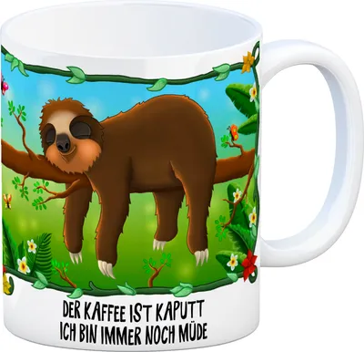 Produktbild von Kaffeebecher mit Faultier auf Baum Motiv und Spruch: Der Kaffee ist kaputt -