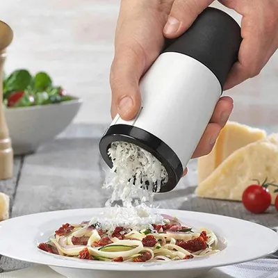 Produktbild von Beautigeir Professional 2 in 1 Käsemühle Küchenreibe Käsereibe, mit austauschbaren Klingen für die Küche