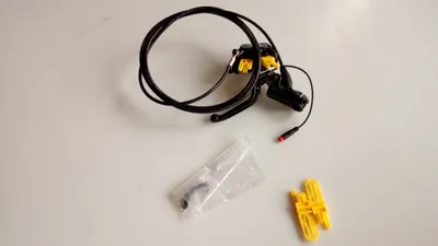 Produktbild von MAGURA MT5e, HIGO-Schliesser, NO, Kabellänge 150 mm, 3-Finger Aluminium-Hebel mit Kugelkopf, links/rechts verwendbar, 2.200 mm Leitungslänge, Einzelbremse, inkl. Zubehör (VE = 1 Stück)