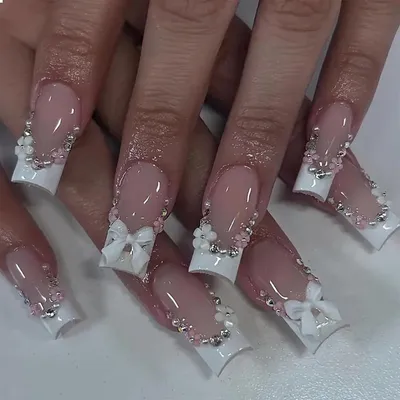 Produktbild von 24 Stück Square Press On Nails mit Strass und Schleifendesign