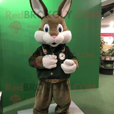 Produktbild von Maskottchen REDBROKOLY kostüm Waldgrüner Hase gekleidet in Cordhosen und Armbanduhren