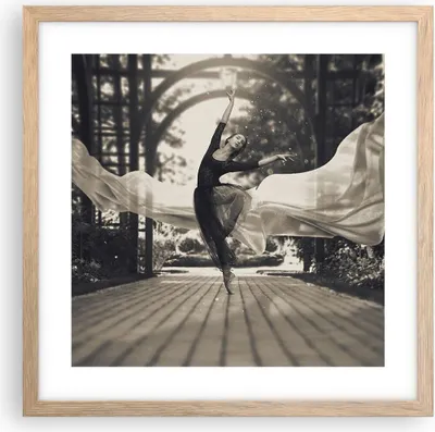 Produktbild von Gerahmtes Poster - Rahmen in heller Eiche - Ballerina Tanz Luft - 40x40 cm - Wand Bild - Wanddeko - Wandbilder - Kunstposter - Wandposter - Bilderrahmen - Bilder - Kunstdruck - P2NAC40x40-4945