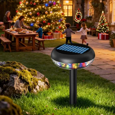 Produktbild von 10 m lange Solar-/USB-Lichterkette, RGB/3 Modi, IP65, abnehmbarer Erdspieß, Garten/Terrasse