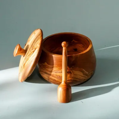 Immagine prodotto di Zuccheriera in legno con coperchio e cucchiaio - 100% legno d'oliva naturale - 1 pezzo
