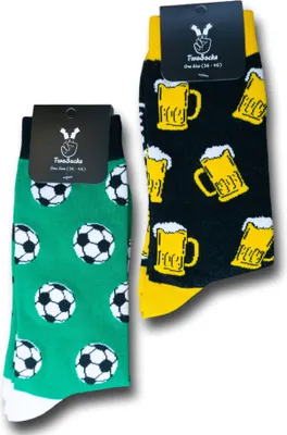 Produktbild von TwoSocks lustige Socken 2er-Set - Bier Socken schwarz & Fußball Socken, Herren Socken lustig, Geschenke für Männer, Einheitsgröße