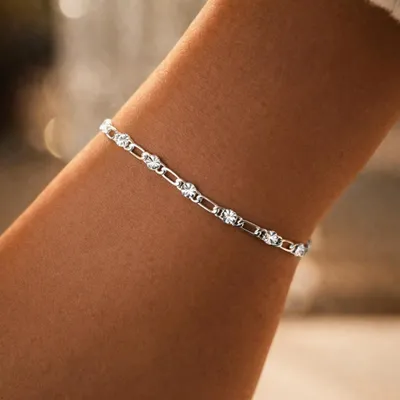 Produktbild von feines Damen Armband silberfarben filigrane Gliederkette verstellbar, J0791